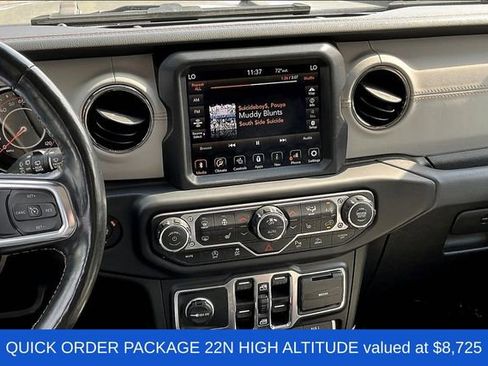 Used 2022 Jeep Wrangler Unlimited Sahara image 9