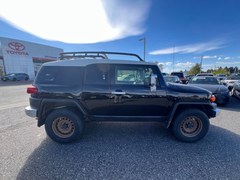 Used 2014 Toyota FJ Cruiser 4WD w/ Convenience Package image 2