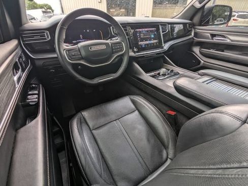 Used 2023 Jeep Wagoneer L Series III w/ Premium Group I AWD/4WD image 2