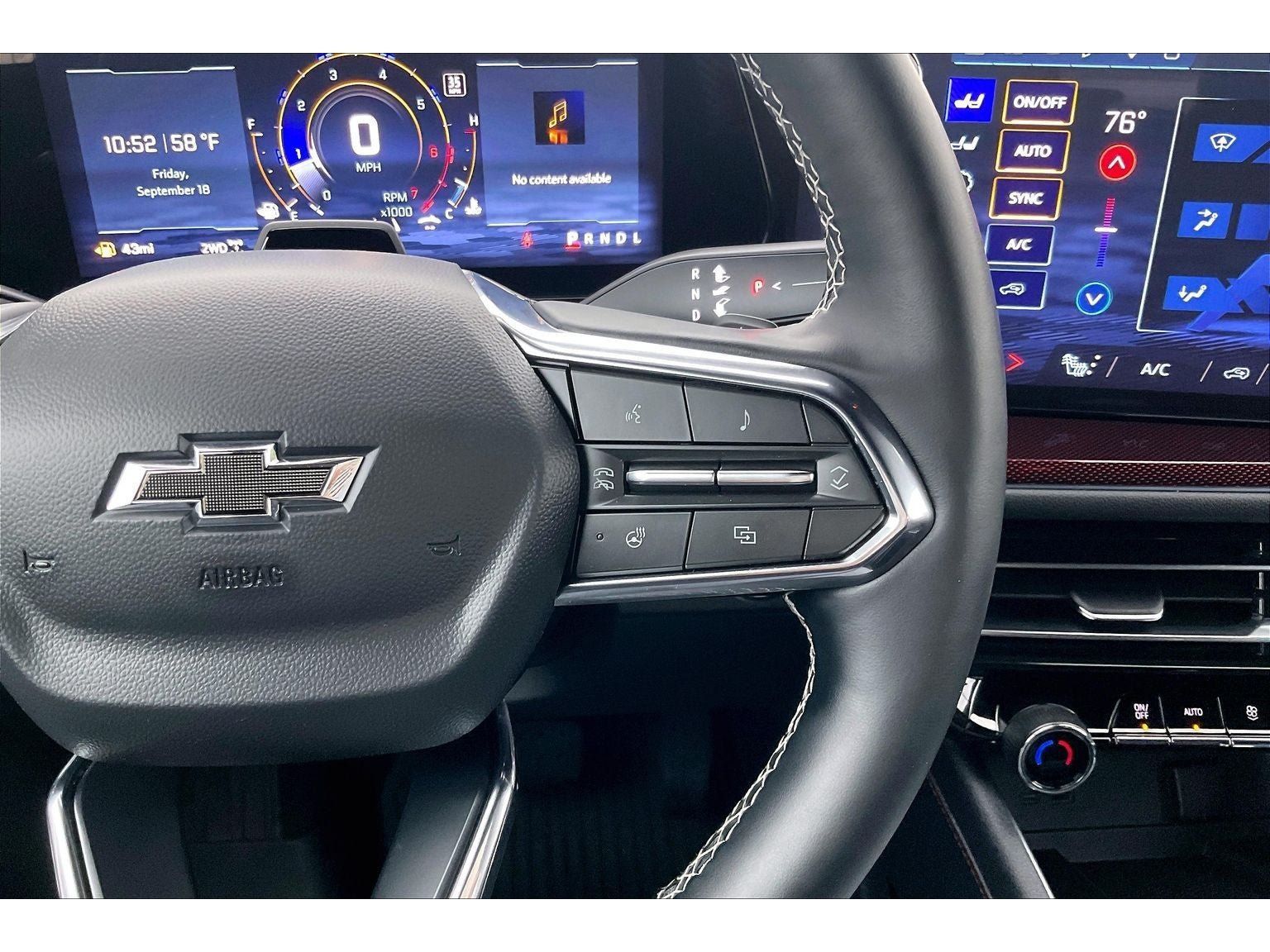 Used 2025 Chevrolet Traverse Z71 w/ Enhanced Driving Package AWD/4WD image 21