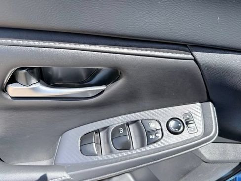 Used 2025 Nissan Sentra SV w/ All-Weather Package FWD image 10
