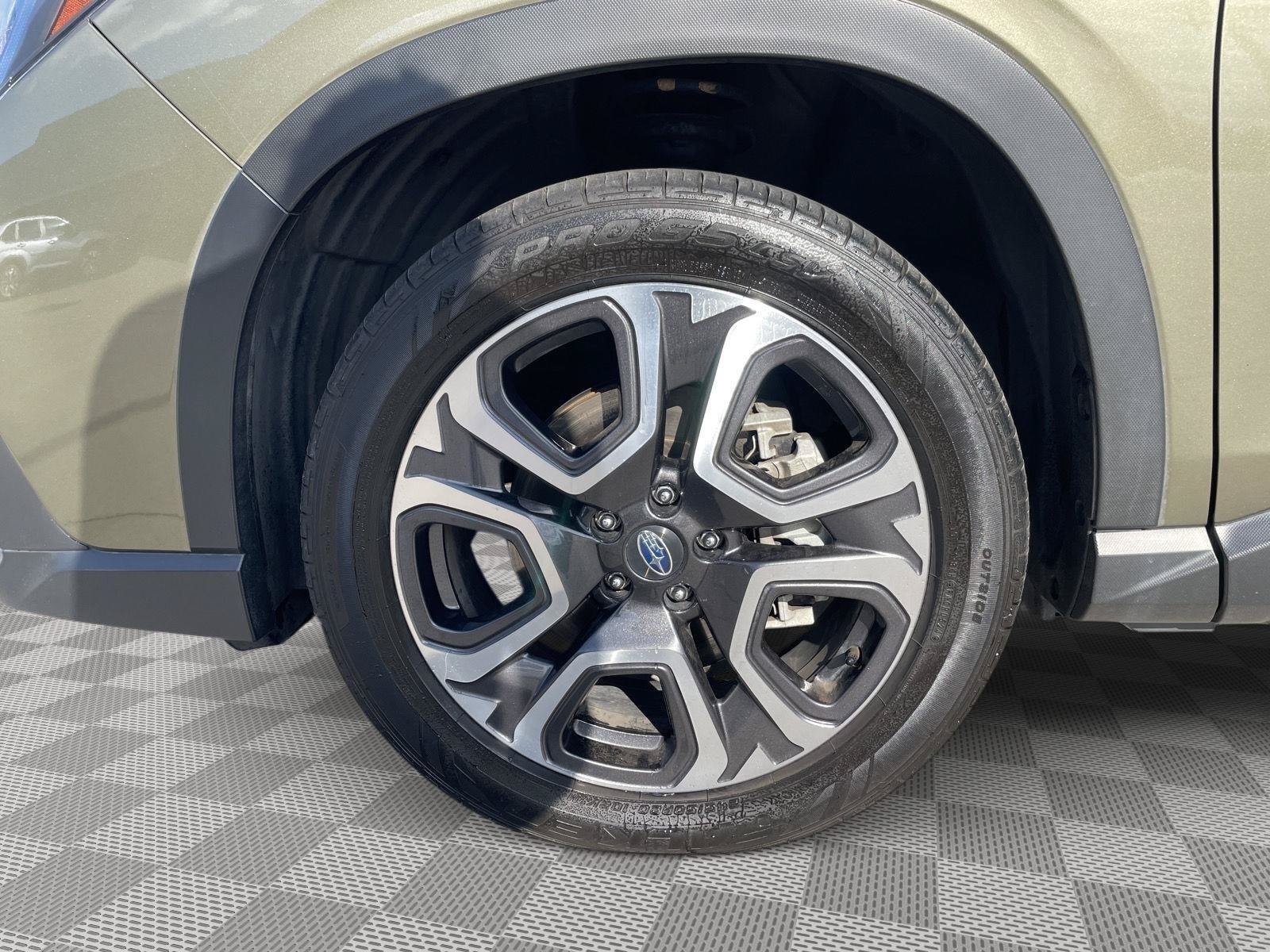 Used 2023 Subaru Ascent Limited w/ Technology Package AWD/4WD image 9