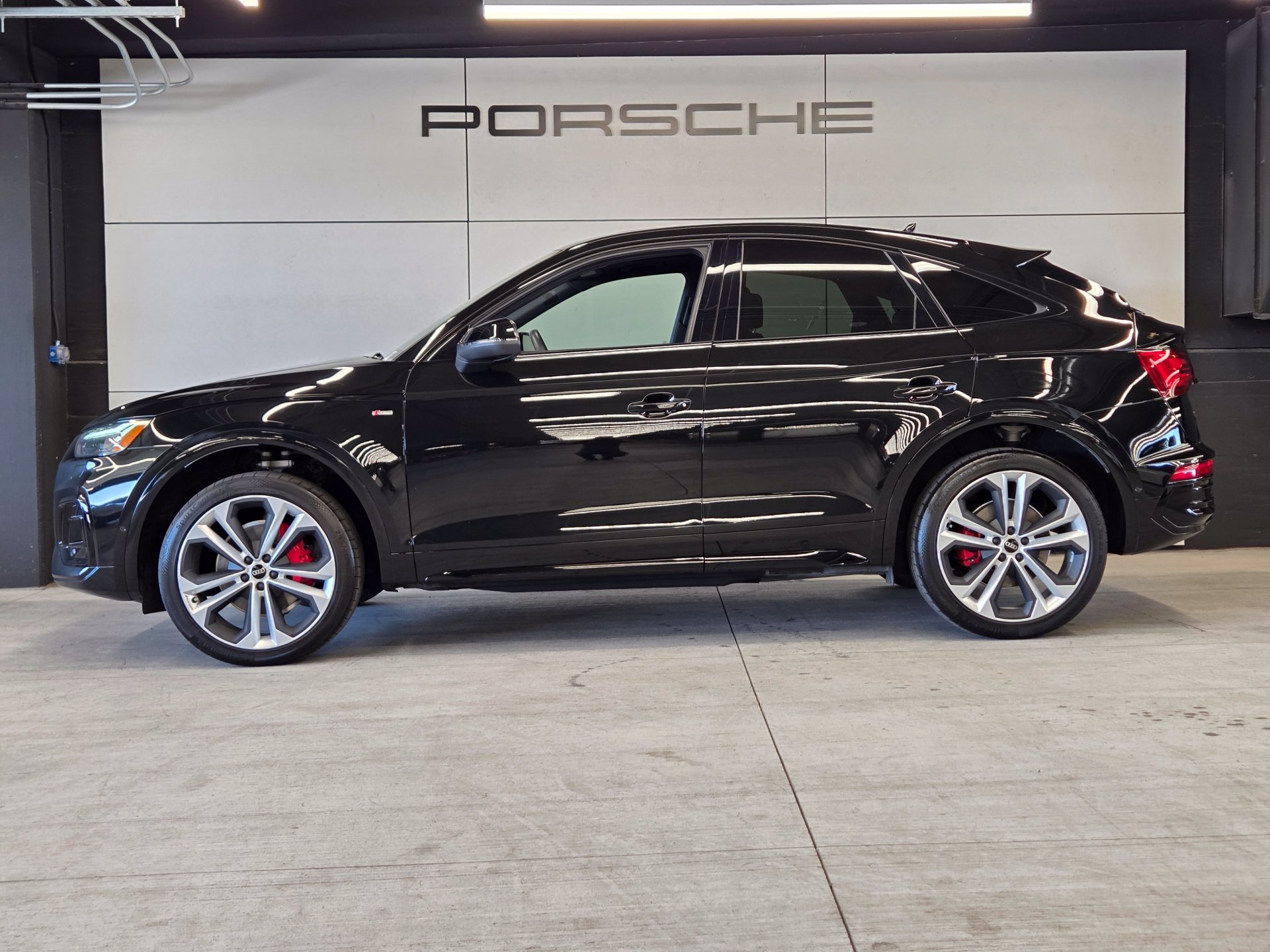 Used 2025 Audi Q5 Prestige w/ Prestige Package AWD/4WD image 2