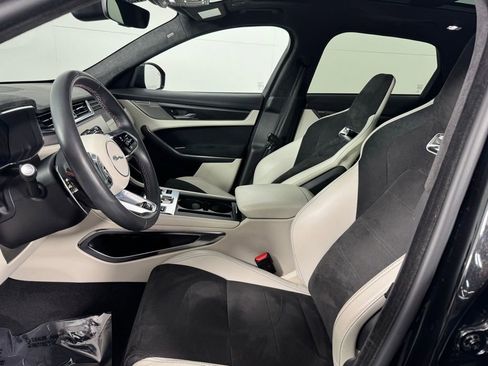 Used 2024 Jaguar F-PACE SVR image 21
