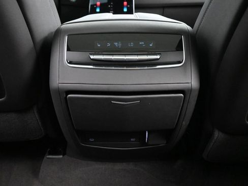 Used 2025 Cadillac Escalade ESV Premium Luxury image 38