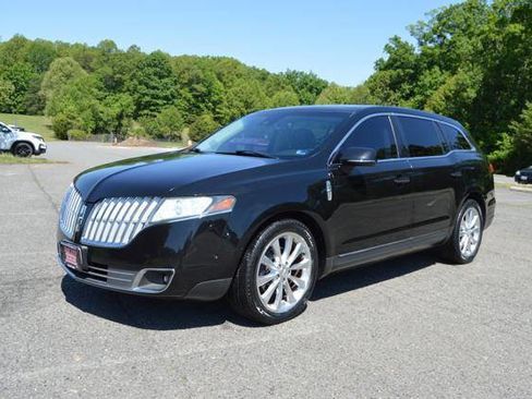 Used 2012 Lincoln MKT AWD image 2