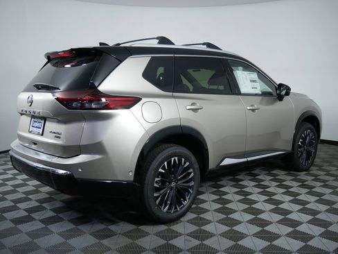 Used 2025 Nissan Rogue Platinum w/ Platinum Premium Package image 8