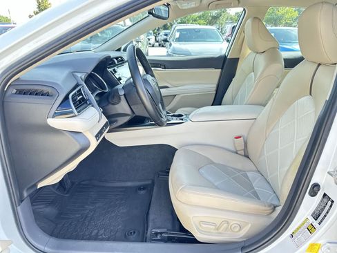 Used 2019 Toyota Camry XLE FWD image 13