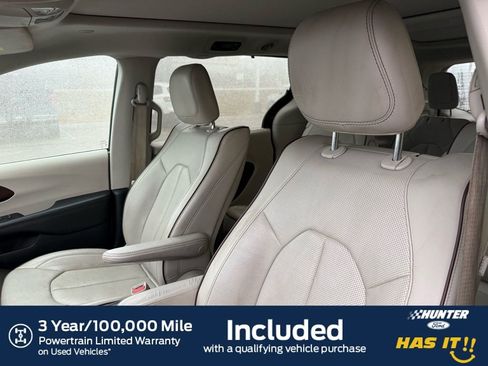 Used 2017 Chrysler Pacifica Limited image 2