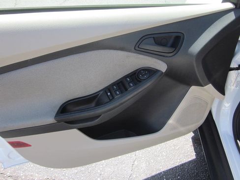 Used 2012 Ford Focus SE FWD image 11
