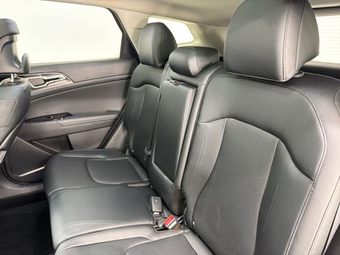 Used 2025 Kia Sportage EX w/ Premium Package FWD image 23