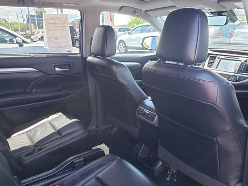 Used 2019 Toyota Highlander XLE AWD/4WD image 18