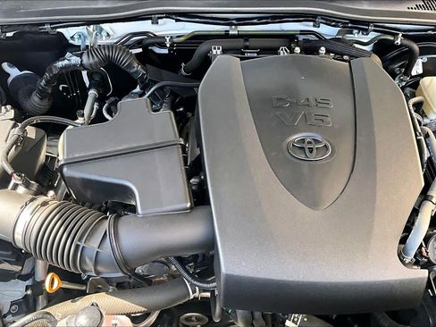 Used 2022 Toyota Tacoma SR5 w/ Technology Package RWD image 33