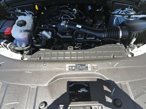 Certified 2025 Jeep Grand Cherokee Limited AWD/4WD image 38