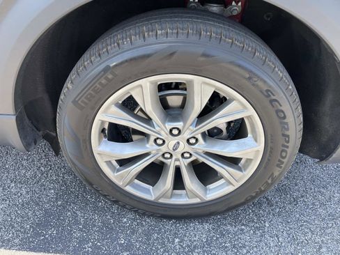 Used 2023 Ford Explorer XLT w/ Equipment Group 202A RWD image 11