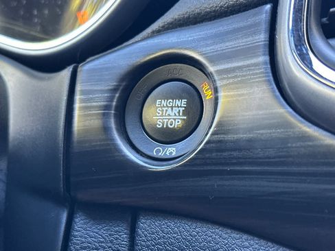 Used 2021 Jeep Grand Cherokee Laredo AWD/4WD image 24