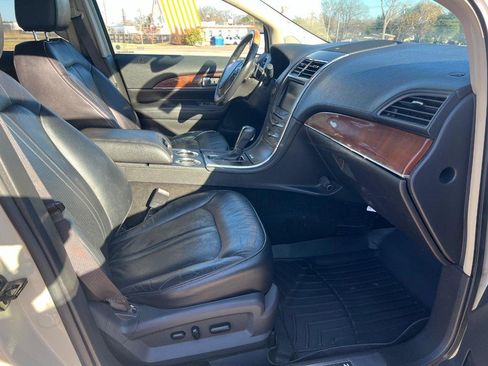 Used 2014 Lincoln MKX FWD w/ Equipment Group 102A image 10