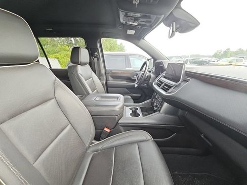 Used 2023 Chevrolet Suburban Premier AWD/4WD image 4
