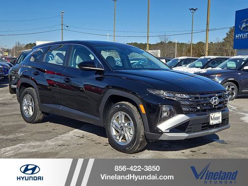 Used 2025 Hyundai Tucson SE image 1