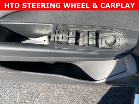 New 2025 Volkswagen Taos SE image 22