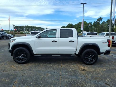 Used 2025 Chevrolet Colorado Trail Boss AWD/4WD image 1