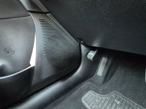Used 2019 Dodge Challenger SXT RWD image 28