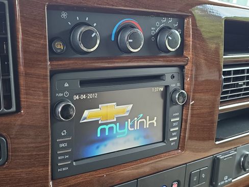 Used 2020 Chevrolet Express 2500 w/ Enhanced Convenience Package RWD image 23