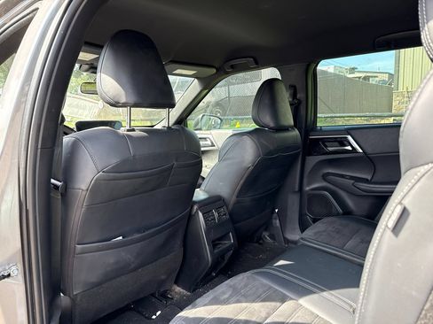 Used 2023 Mitsubishi Outlander SE Black Edition FWD image 14