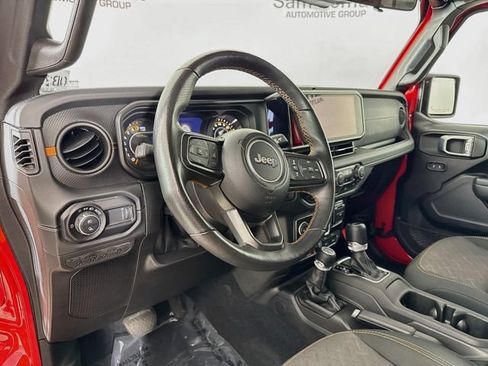 Used 2024 Jeep Gladiator Mojave w/ Convenience Group AWD/4WD image 9