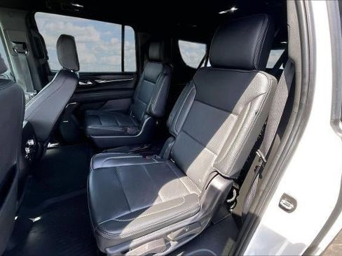 Used 2022 GMC Yukon XL Denali w/ Advanced Technology Package AWD/4WD image 21