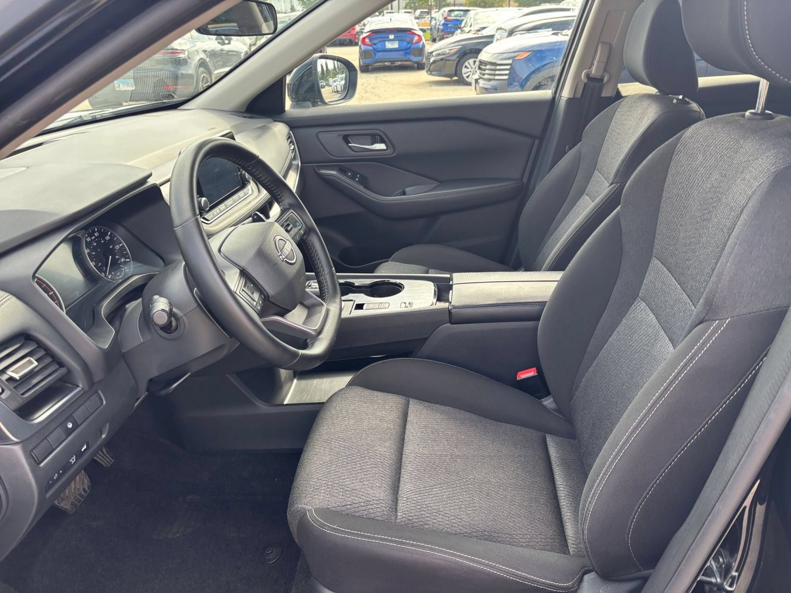 Used 2025 Nissan Rogue SV FWD image 28