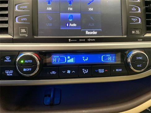 Used 2019 Toyota Highlander Limited image 18
