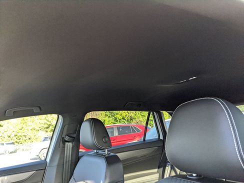 Used 2025 Volkswagen Atlas Cross Sport SE image 8