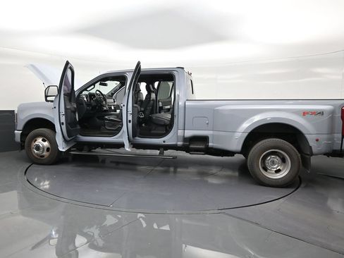 Used 2024 Ford F350 Platinum AWD/4WD image 30