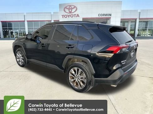 Used 2019 Toyota RAV4 XLE Premium image 3