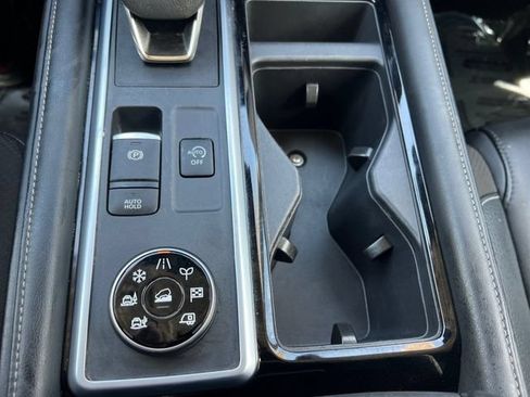 Used 2025 Nissan Pathfinder SL AWD/4WD image 10
