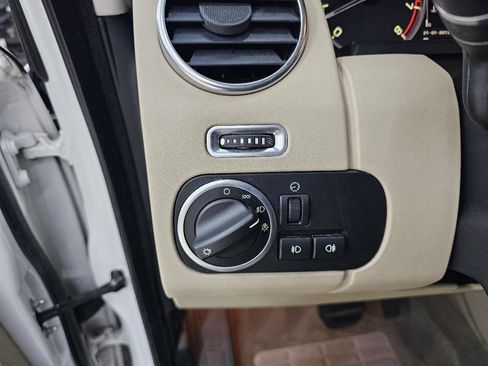 Used 2016 Land Rover LR4 HSE image 40