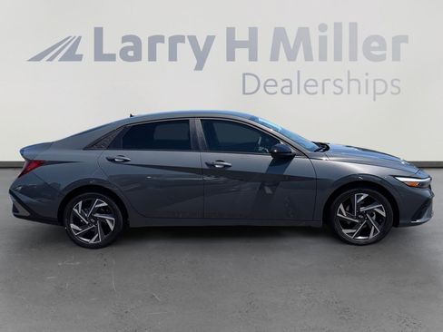 Used 2025 Hyundai Elantra Sport FWD image 6