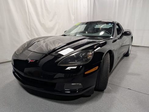 Used 2007 Chevrolet Corvette Coupe w/ Performance Package RWD image 7