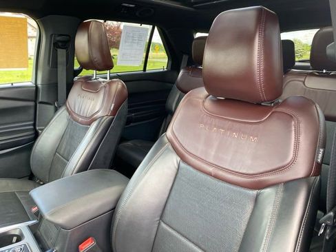 Used 2020 Ford Explorer Platinum w/ Premium Technology Package AWD/4WD image 12