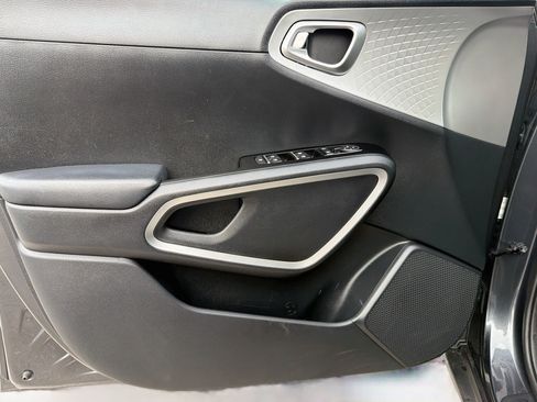 Used 2023 Kia Soul LX w/ LX Technology Package FWD image 20