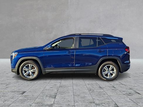 Used 2023 GMC Terrain SLE w/ Driver Convenience Package FWD image 7