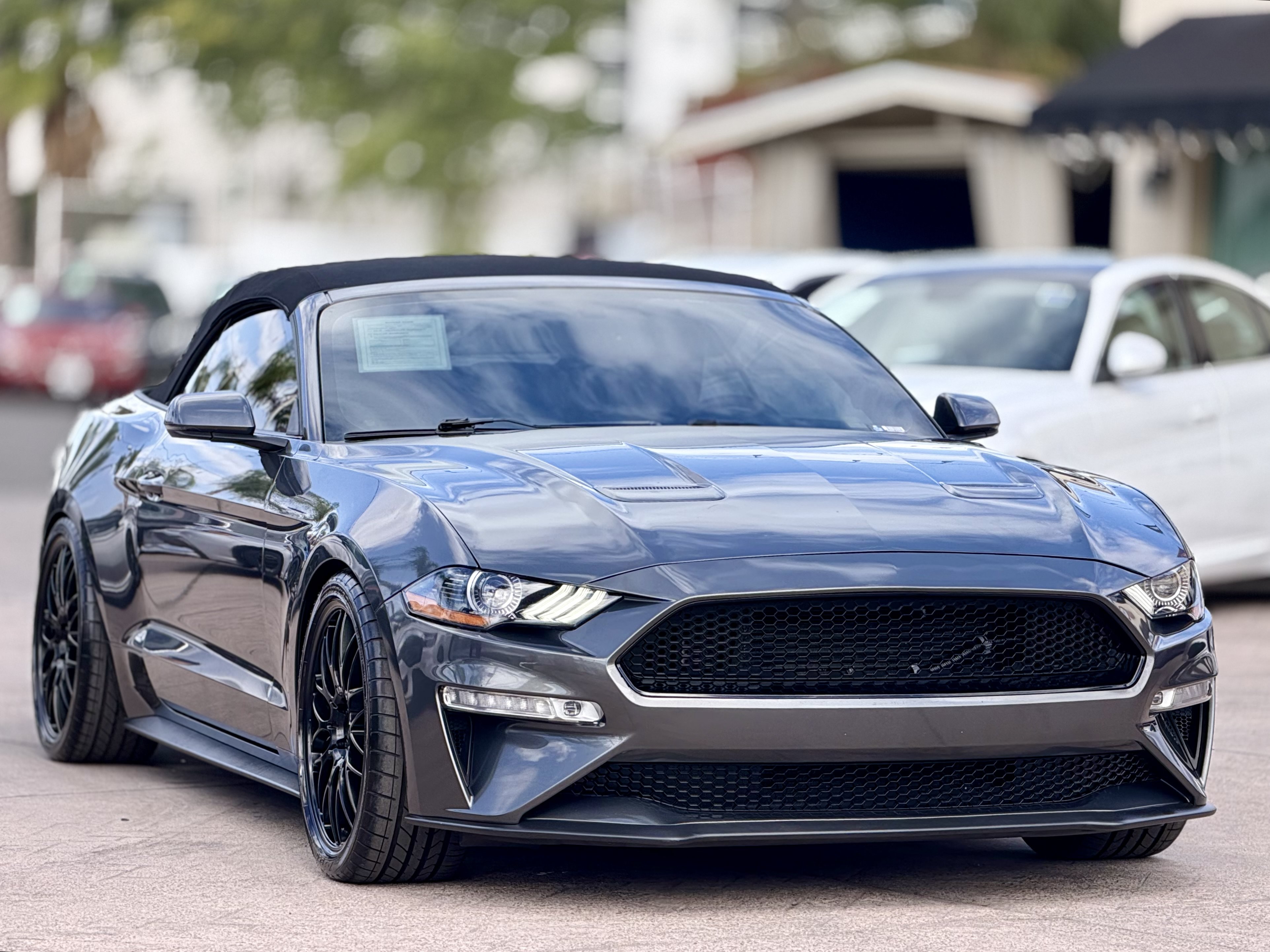Used 2018 Ford Mustang Premium RWD image 3