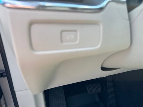 Used 2024 Volvo XC60 B5 Core AWD/4WD image 19