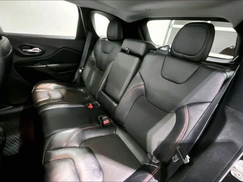 Used 2022 Jeep Cherokee Trailhawk w/ Sun & Sound Group image 23