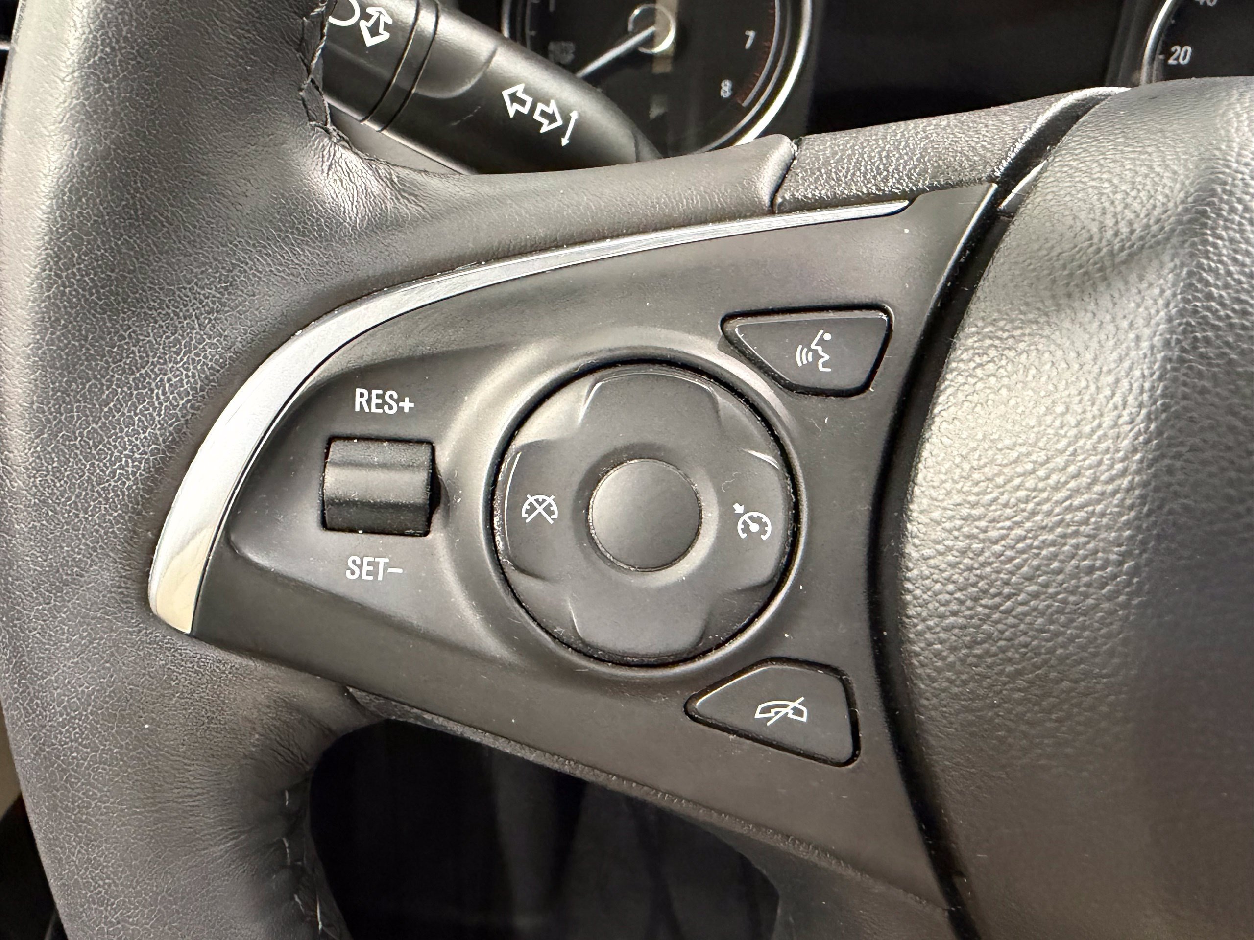 Used 2020 Buick Enclave Essence w/ Sound and Sites Package AWD/4WD image 41