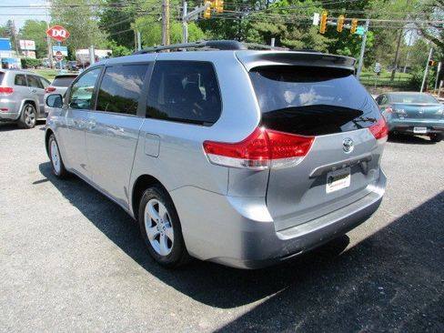 Used 2011 Toyota Sienna LE w/ Towing Pkg FWD image 6