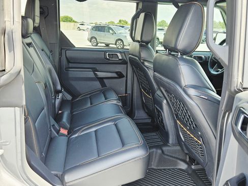 Used 2024 Ford Bronco Badlands AWD/4WD image 17