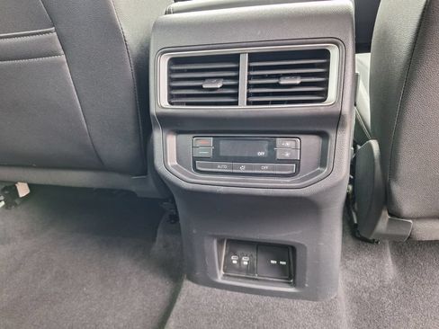Used 2025 Volkswagen Atlas SE FWD image 34