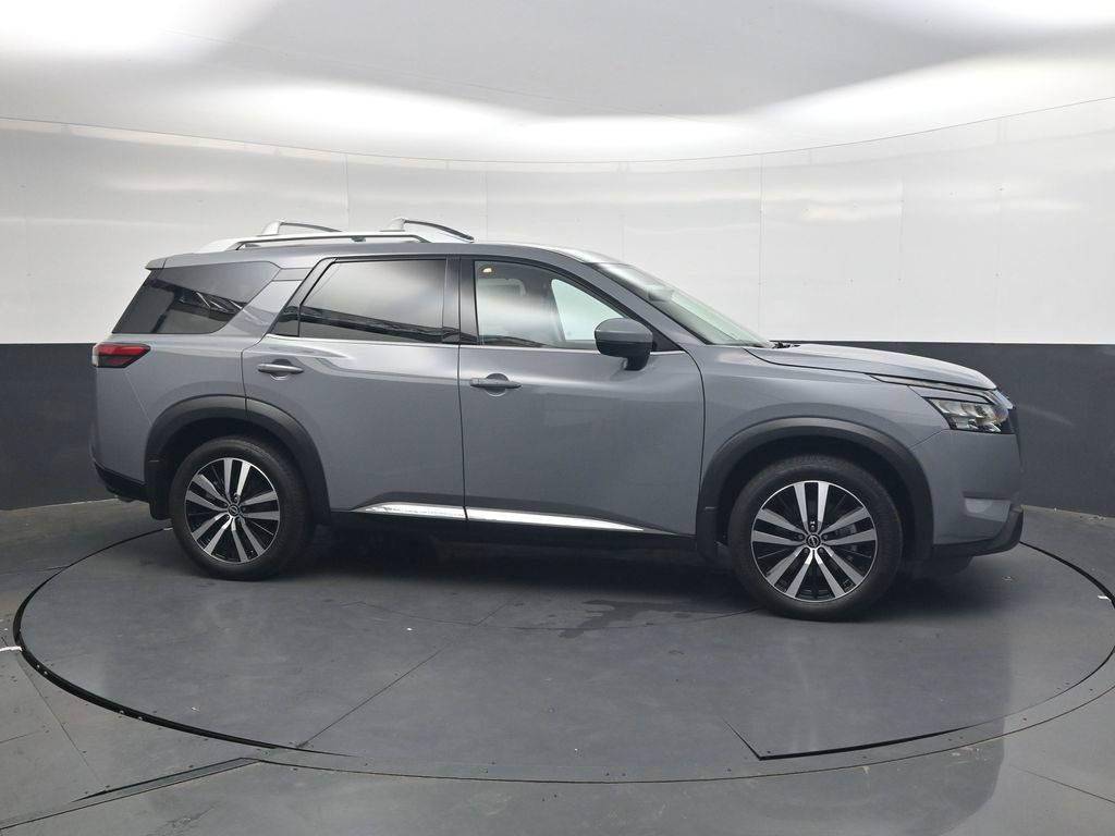 Certified 2025 Nissan Pathfinder Platinum w/ Cargo Package AWD/4WD image 4